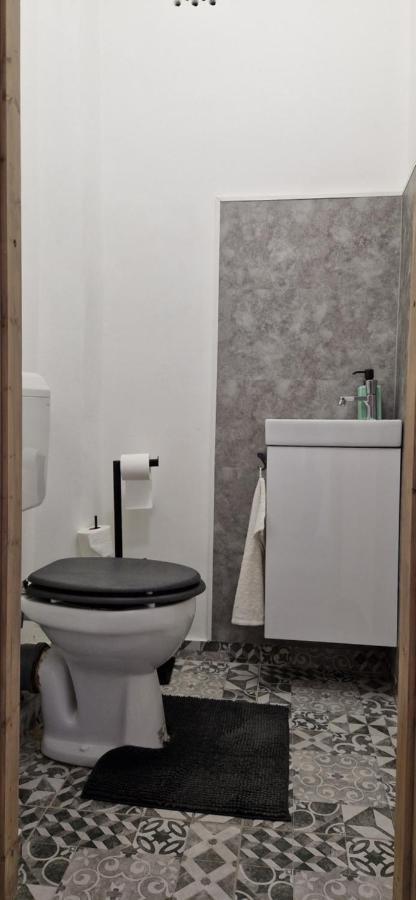 Zenloft Apartman Еґер Екстер'єр фото